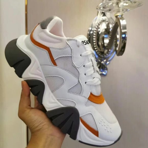Simple white sneakers for Men main image 5